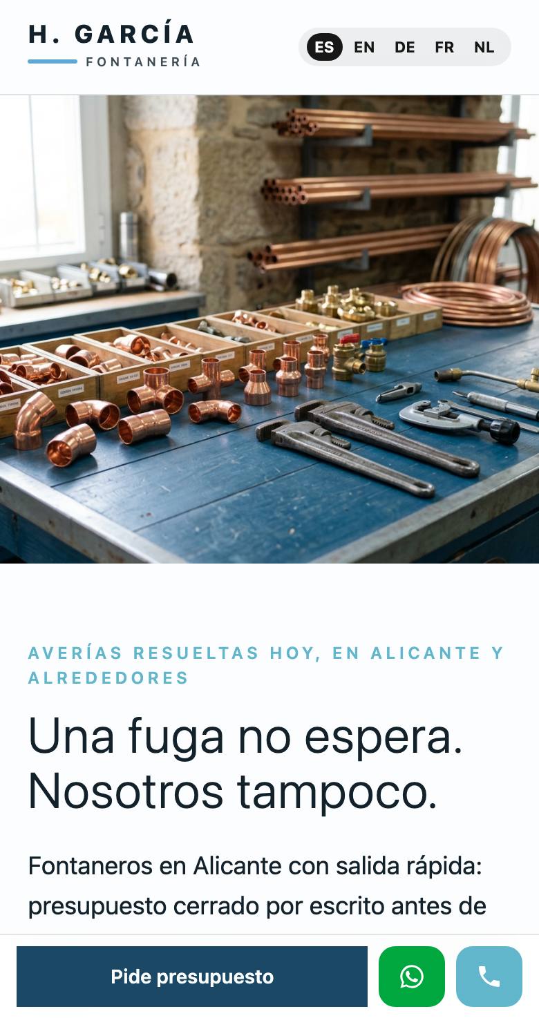 La web real de Fontanería Hnos. García en un móvil